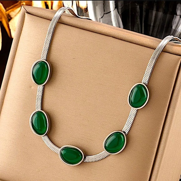 Agate Sterling Silver Emerald Herringbone Flat Pendant Charm Necklace - Picture 1 of 2